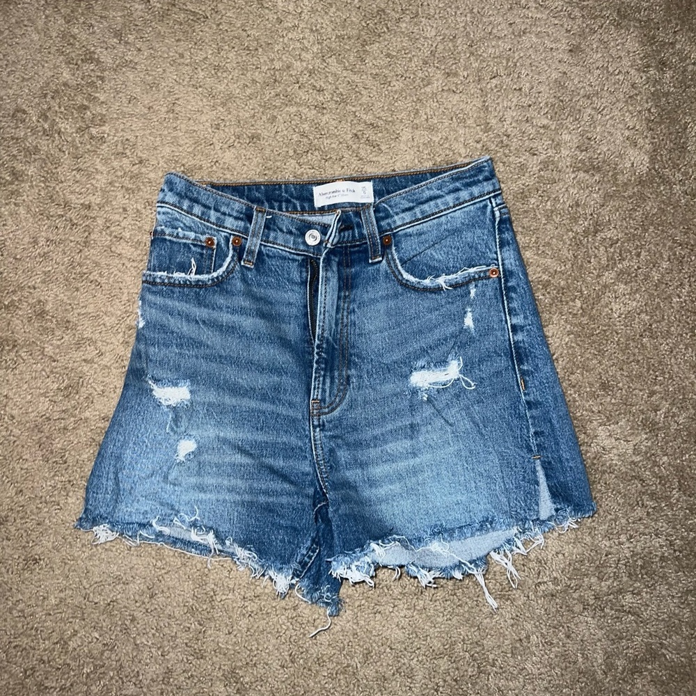 A&F high rise 4” short